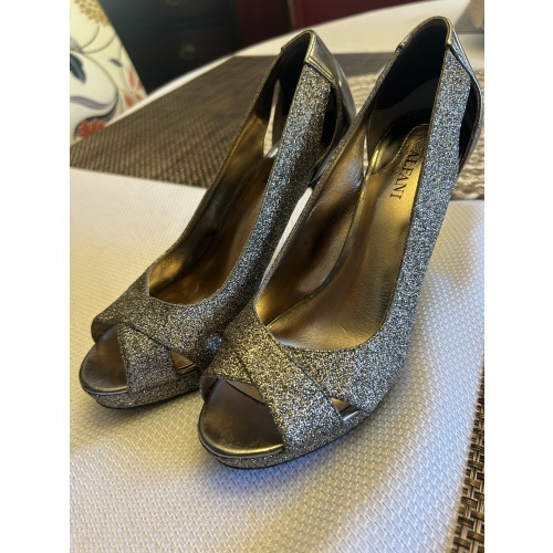 Alafani Woman’s Size 6 Shoes