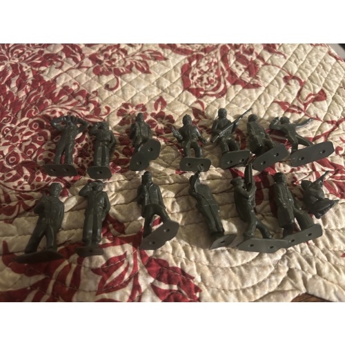 Marx WWII Green Plastic Soldiers